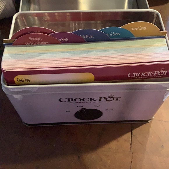 Crock Pot Recipe Box with Recipe Cards - Picture 3 of 3